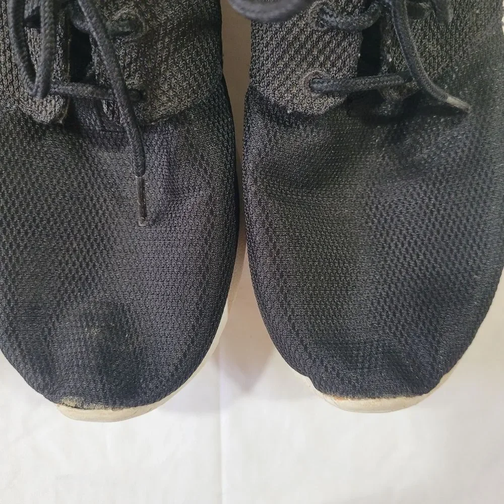 Nike Size 7 Youth Black and Gray Mesh 2 Pairs Of Sneakers Bundle